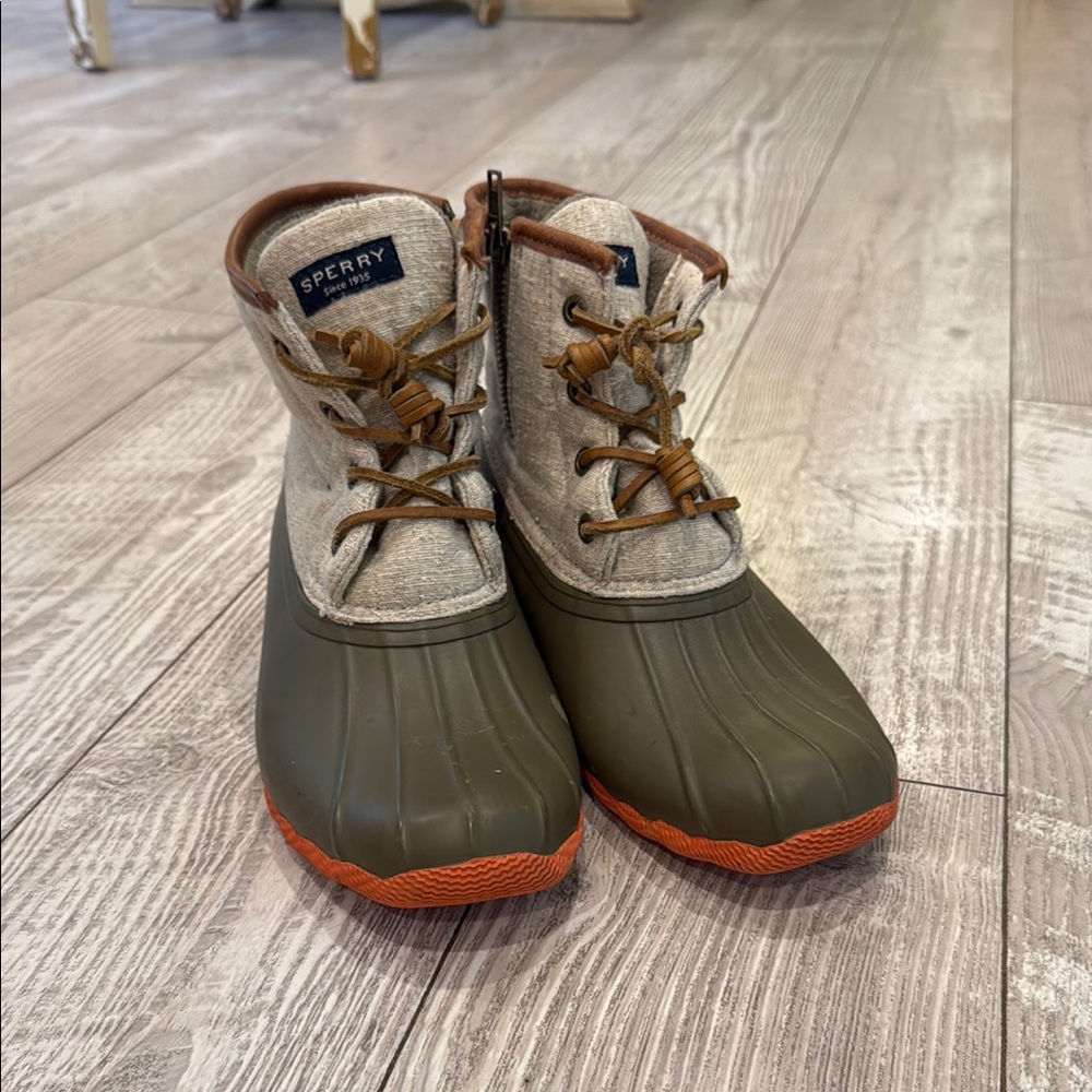 Sperry Green waterproof duck boots barely worn size 7.5